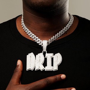 Ciondolo Lettera Personalizzata Hip Hop in Ottone con Zirconi 5A, Charm Cubano Scintillante Placcato Oro/Argento per Uomo e Donna - Product Image 3