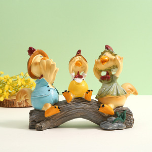 Ornement artisanal en résine mignon de style dessin animé, couple mignon de la campagne américaine, poulet suspendu, ornement de voiture, décoration de jardin - Product Image 2
