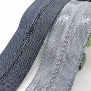 Système de volets roulants d'extérieur Écran zippé Soudage <span class=keywords><strong>Fermeture</strong></span> <span class=keywords><strong>éclair</strong></span> Matériau plastique écologique Moteur tubulaire Stores étanches motorisés - Product Image 4