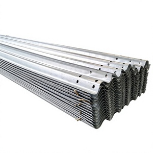 รั้วกั้นถนนเหล็กชุบสังกะสีแบบ W-Beam สำหรับทางหลวง  ลดราคาพิเศษ ได้รับการรับรองมาตรฐาน EN 1317 ระดับ H1W2 ป้องกันได้ดีเยี่ยม - Product Image 1