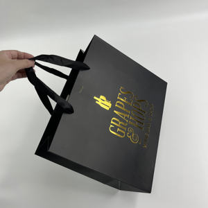 Sacs en papier noir mat de qualité supérieure avec logo doré - Sacs de shopping de luxe pour mariage et occasions spéciales - Product Image 2