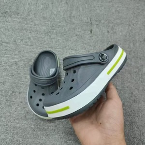 Croooos Sabots et sandales fermées pour hommes, femmes et couples, d'été, respirants, antidérapants, rehaussants, pour l'extérieur et la plage, vente en gros - Product Image 5