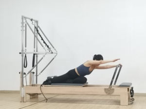 Équipement de haute qualité pour l'exercice physique et l'entraînement à domicile : Tour de Reformer ou Trapèze - Product Image 6