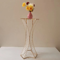 Supports à fleurs en métal de haute qualité pour décor de fête Pièce maîtresse élégante sur les tables à manger pour les banquets de mariage
