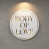 Enseigne murale personnalisée populaire en acrylique – Signalétique moderne pour salons de beauté, bureaux et décoration intérieure