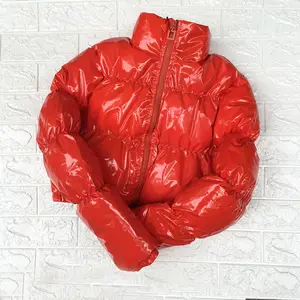 Moda de invierno de cuero de abrigo de burbuja Mujer con cremallera impermeable de algodón acolchado rojo chaqueta acolchada mujer Parkas Plus tamaño