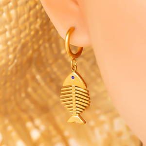 Pendientes colgantes de espina de pescado y cangrejo chapados en oro con temática oceánica, de acero inoxidable con baño de oro de 18k, joyería de moda para mujer, accesorios estilo playa. - Product Image 4