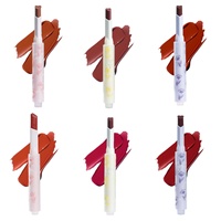 Rouge à lèvres Tube en forme de coeur de marque privée en gros d'usine dans un brillant de maquillage dodu tasse antiadhésive brillant brillant à lèvres coloré