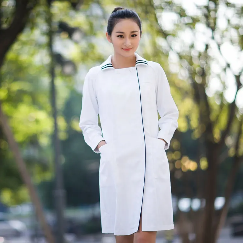 Han-Version von Krankens ch western tragen ein zweiteiliges Anzug kleid weißen Mantel Langarm Frühling und Sommer Drogerie Einkaufs führer Kleidung fem