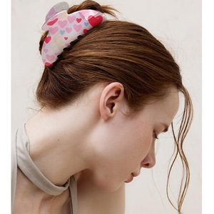 Pinces à cheveux tendance pour femmes, nouveau design, grandes pinces requin en acrylique imprimé rose et cœur de 8 cm, accessoire doux pour filles - Product Image 3