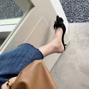 Mules élégantes pour femmes à talons fins et bas, noires et rouge rosé, à bout pointu avec grand nœud, idéales pour l'été et la plage - Product Image 3