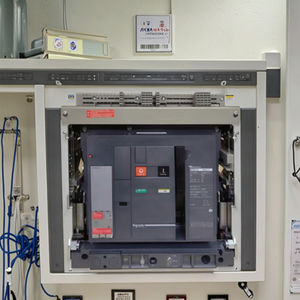 <span class=keywords><strong>Disjoncteur</strong></span> de cadre <span class=keywords><strong>Schneider</strong></span> MT06N1 12 16 25H1 32H2 3P/4P <span class=keywords><strong>disjoncteur</strong></span> d'air ACB retirable 630-6300A peut être personnalisé - Product Image 2