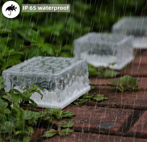 Lampes LED solaires en forme de brique de glace, indice de protection IP67, avec un angle de faisceau de 360° pour la décoration de jardin, patio, allée et cour - Product Image 1