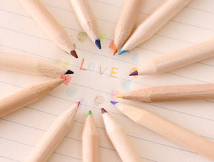 Set Hadiah Kustom Promosi Rautan Bening Tutup Pensil Gambar Kayu Alam Pensil Berwarna dengan Tabung Kardus - Product Image 6