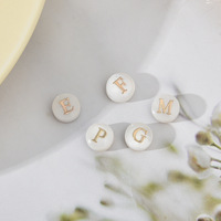 Perles personnalisables en nacre naturelle d'eau douce, lettres de l'alphabet A-Z, plates et rondes, pour la fabrication de bracelets, colliers et bijoux