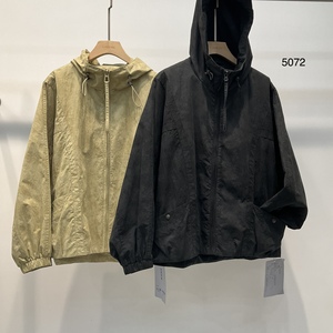 เสื้อแจ็คเก็ตมีฮู้ดแบบควิลท์ปักลายตามสั่งสำหรับทุกเพศ ซิปแบบตั้ง ป้องกันน้ำ กันลม ระบายอากาศ แห้งเร็ว สไตล์ลำลอง สำหรับฤดูใบไม้ร่วง - Product Image 5