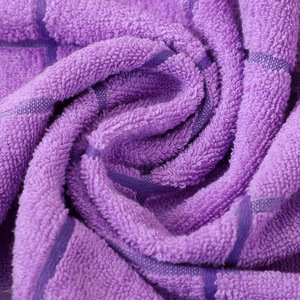 Toallas de regalo de algodón puro de 35x90 cm con diseño a cuadros, rectangulares, absorbentes, para uso en el hogar y en supermercados. - Product Image 4