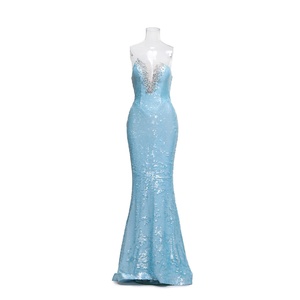 Silhouette Moderna di Sirena con Lucentezza in Toni Freddi che Evoca la Luce e la Serenità dell'Artico - Product Image 2