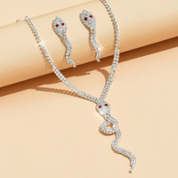 Perhiasan trendi anting-anting liontin ular berlian imitasi Stud dan kalung pesona ular hewan untuk dekorasi Karnaval Wanita