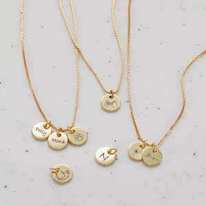 Collar para Mujer de Acero Inoxidable con Mini Disco, Cadena de Caja y Placa Personalizada con Nombre Grabado, Diseño de Sol, Ola y Arcoíris, Bañado en Oro - Product Image 1