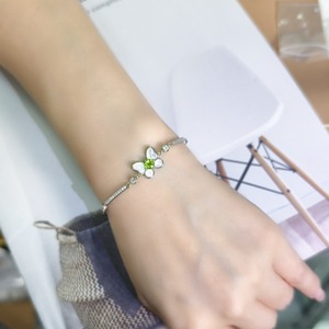 Bracelet en chaîne de cristal de 5 mm avec 9 papillons en nacre fine, pierre naturelle, argent sterling 925, bijoux faits à la main pour femmes - Product Image 5