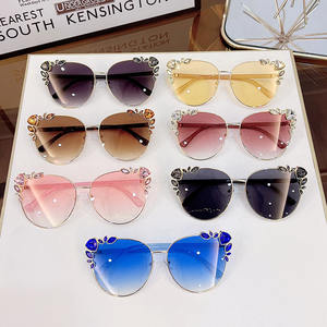 Échantillons NatuweCo lunettes de soleil polarisées pour femmes diamant brillant strass à l'intérieur lunettes cadre yeux de chat Design extérieur - Product Image 4