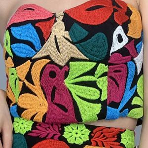 ชุดเดรสแฟชั่นใหม่สำหรับผู้หญิง OEM แบบไม่มีแขน ปักลายตามสั่ง เซ็กซี่ พร้อมกระโปรงยาวเหนือเข่า - Product Image 4