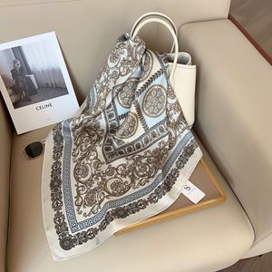 Écharpe <span class=keywords><strong>en</strong></span> <span class=keywords><strong>soie</strong></span> artificielle rétro pour femmes de style britannique, printemps-été, <span class=keywords><strong>noir</strong></span> et or, nouvelle écharpe carrée décorative à motif de fleurs de noix de cajou - Product Image 6