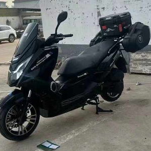 Scooter Maxi T10 d'occasion de style BMW, état inégal. Moteur, valises complètes et écran numérique, entièrement fonctionnels. - Product Image 2