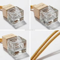 Diffuseur d'aromathérapie pour voiture en verre carré moderne de 10 ml avec couvercle en bois, parfum océanique longue durée, désodorisant