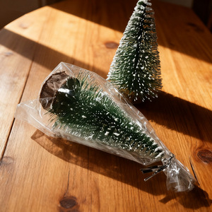 Mini Árbol de Navidad Artificial de Pino de 10 cm para Uso en Interiores, Decoración de Escritorio, Accesorio para Fotos, Manualidades y Accesorios - Product Image 3