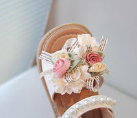 Sandales de princesse pour petites filles, sandales de plage d'été à bout ouvert avec nœud floral et perles, semelle souple pour bébés et jeunes enfants