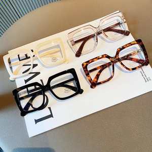 UNOC 2022 Retro Square Frame Eyewear Gafas <span class=keywords><strong>para</strong></span> damas Marco óptico de alta calidad con bloqueo de <span class=keywords><strong>luz</strong></span> <span class=keywords><strong>azul</strong></span> <span class=keywords><strong>PC</strong></span> <span class=keywords><strong>Lentes</strong></span> acrílicas - Product Image 1