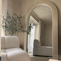 Espejo de cuerpo entero moderno con marco de madera estilo crema, espejo de pared superior arqueado personalizado, espejo de diseño antiguo con espejo de pie.