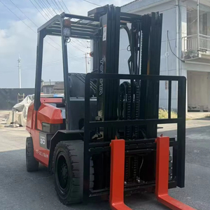 Chariot élévateur d'occasion 3 tonnes T-O-Y-O-T-A FDZN30 pour manutention de matériaux en entrepôt, haute qualité, fabriqué d'origine au Japon, en stock à Shanghai - Product Image 1