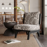 Fauteuil lounge sans accoudoirs en bois massif style Shaker, motif léopard animalier, assise rembourrée, structure en bois artisanal pour appartement studio