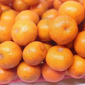 Sacs en filet en plastique rouge de différentes tailles, de 5 kg à 50 kg, sacs en maille mono en PE pour <span class=keywords><strong>le</strong></span> stockage des oignons, des pommes de terre et des légumes - Product Image 3