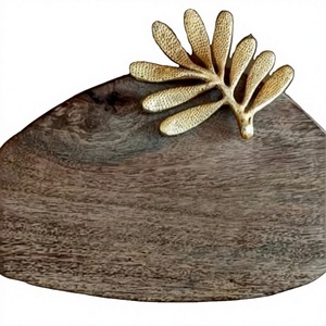 Bandeja Decorativa de Madera Maciza Hecha a Mano con Diseño Moderno Resistente al Calor para Bodas y Decoración del Hogar - Product Image 1