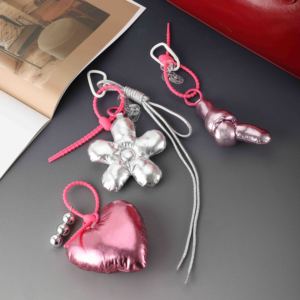 Porte-clés tendance en métal et cuir PU avec breloques en forme de cœur, étoile, champignon, piment, fleurs, pampilles en corde, cadeau idéal pour sacs - Product Image 3