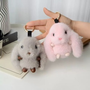 Lindo Llavero de Peluche de Conejo, Colgante Suave para Bolsa, Anillo de Llavero Esponjoso para Regalos y Festividades - Product Image 1