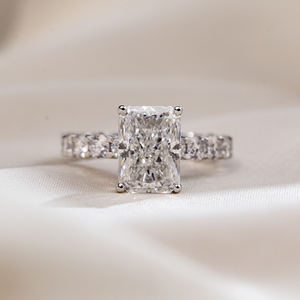 Anillos de Compromiso Messi Jewelry MSR-1767 con Diamantes Cultivados en Laboratorio de Platino Pt950 en Forma Radiante - Product Image 1