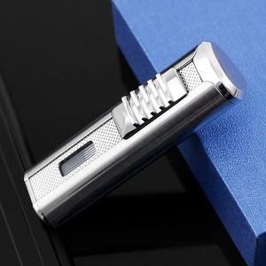 Briquet à cigares triple allumage coupe-vent portable à gaz pour usage extérieur - Product Image 4