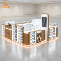 Kiosque d'exposition de coques de téléphone portable pour centre commercial, comptoir moderne incurvé en bois grainé pour produits électroniques