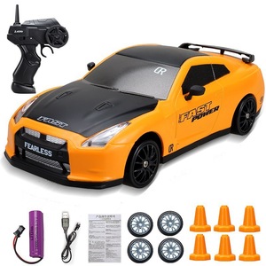 Coche de Derrape RC 1/24 de Alta Velocidad, Coche de Control Remoto, Vehículo Deportivo de Carreras RC con 6 Barricadas y 4 Neumáticos de Derrape - Product Image 1