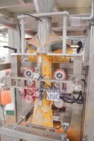 YB-420Z automatique VFFS Machine d'emballage de granulés Peseur multi-têtes pour collations Riz d'arachide Pomme de terre Banane Chips Graines de tournesol