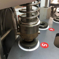 Machine de remplissage et de scellage automatique électrique haute vitesse pour boissons, machine rotative d'emballage de capsules de café, capsuleuse de capsules métalliques 63