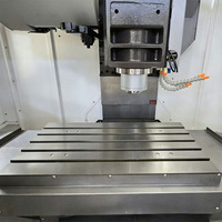 Centre d'usinage vertical CNC VMC855 à bas prix, 3/4/5 axes en option, machine de fraisage CNC industrielle en stock