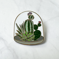 2024 personnalisé couronne vert thème conception doux émail broche métal artisanat Badges de taille moyenne épinglettes pour cadeaux Souvenirs
