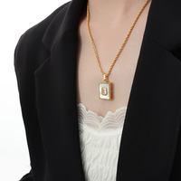 Collier pendentif élégant rétro en acier inoxydable avec chaîne torsadée, médaillon ouvrable rectangulaire incrusté de coquillage