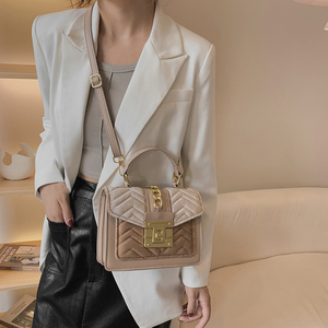 <span class=keywords><strong>Sac</strong></span> à <span class=keywords><strong>main</strong></span> en velours 2025 automne hiver chaud doux <span class=keywords><strong>sac</strong></span> à bandoulière et sacs à <span class=keywords><strong>main</strong></span> Designer chaînes de mode PU velours côtelé <span class=keywords><strong>sac</strong></span> à bandoulière pour les femmes - Product Image 5